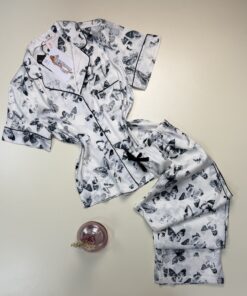 Pyjama boutonnée haut demi manche en satin -H- " Blanc papillon "