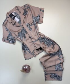 Pyjama boutonnée haut demi manche en satin -H- " Léopard "