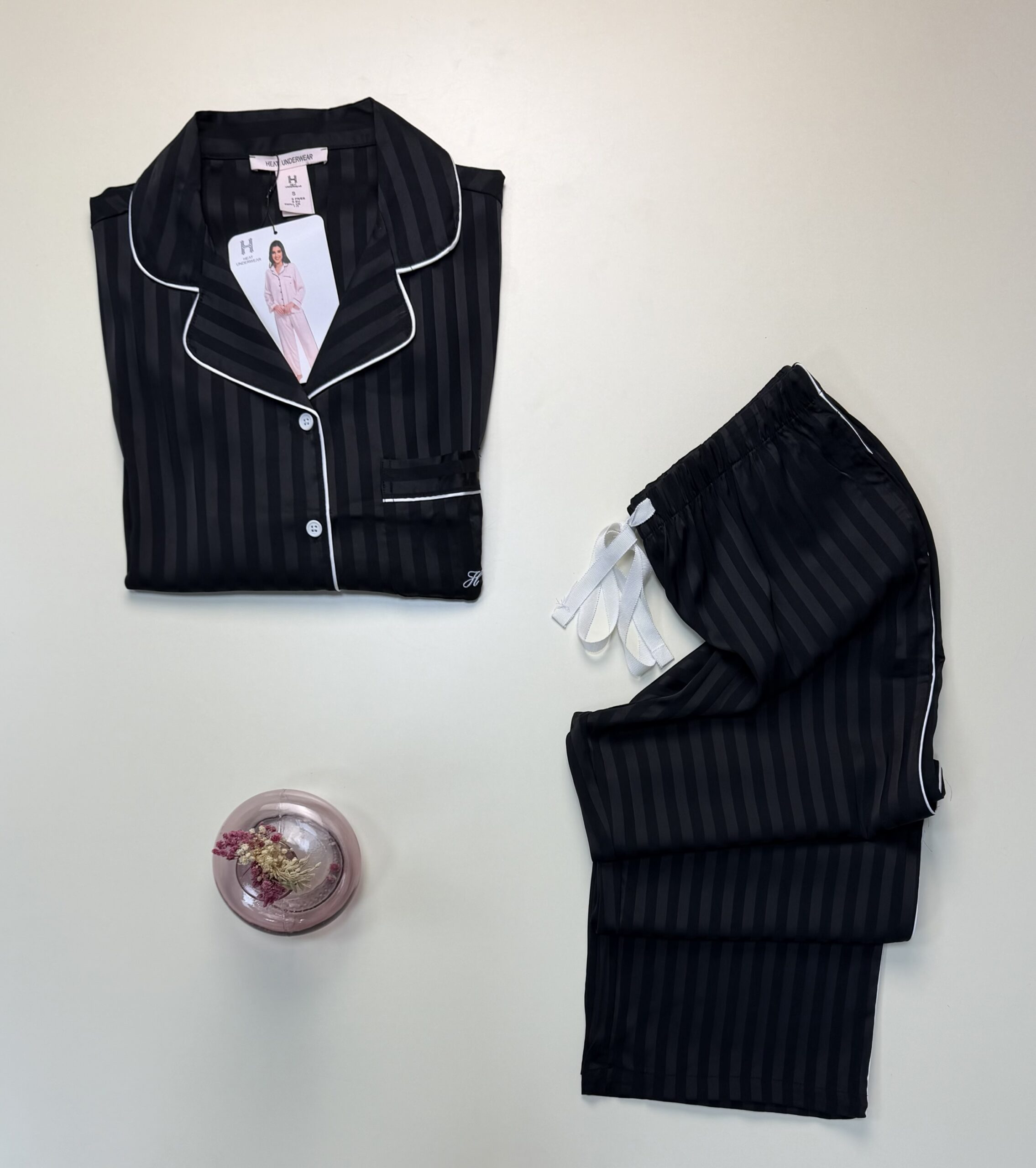 Pyjama boutonnée en satin -H- " Noir " – Image 2