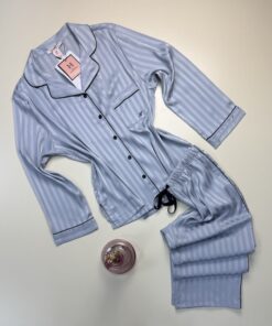 Pyjama boutonnée en satin -H- " bleu "