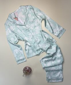 Pyjama Boutonnée en satin " Vert à fleurs "