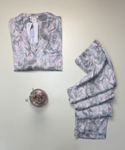 Alternative view of Pyjama Boutonnée en satin " Rose à fleurs "