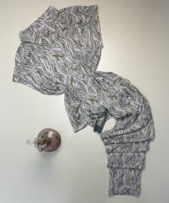 Pyjama pantalon demi manche boutonné " Motif zébré vert "