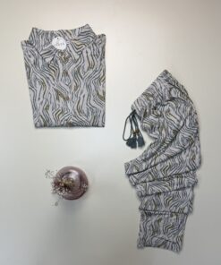 Alternative view of Pyjama pantalon demi manche boutonné " Motif zébré vert "