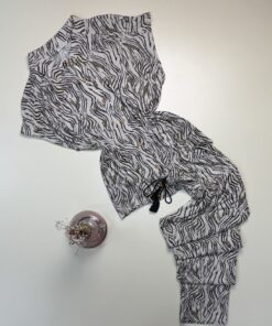 Pyjama pantalon demi manche boutonné " Motif zébré marron "