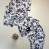 Pyjama boutonnée en satin demi manche " Blanche à fleurs "