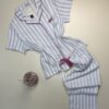 Pyjama pantalon demi manche boutonné " Bleu à rayures " - TRESS -