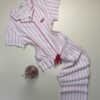 Pyjama pantalon demi manche boutonné " Rose à rayures " - TRESS -