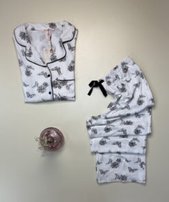 Alternative view of Pyjama boutonnée haut demi manche -H- " Blanc motif papillon "