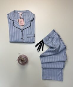 Alternative view of Pyjama boutonné en satin haut demi manche " Bleu " - H -