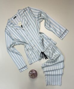 Pyjama boutonné en satin haut manche longue " Bleu à rayures " -TRESS-