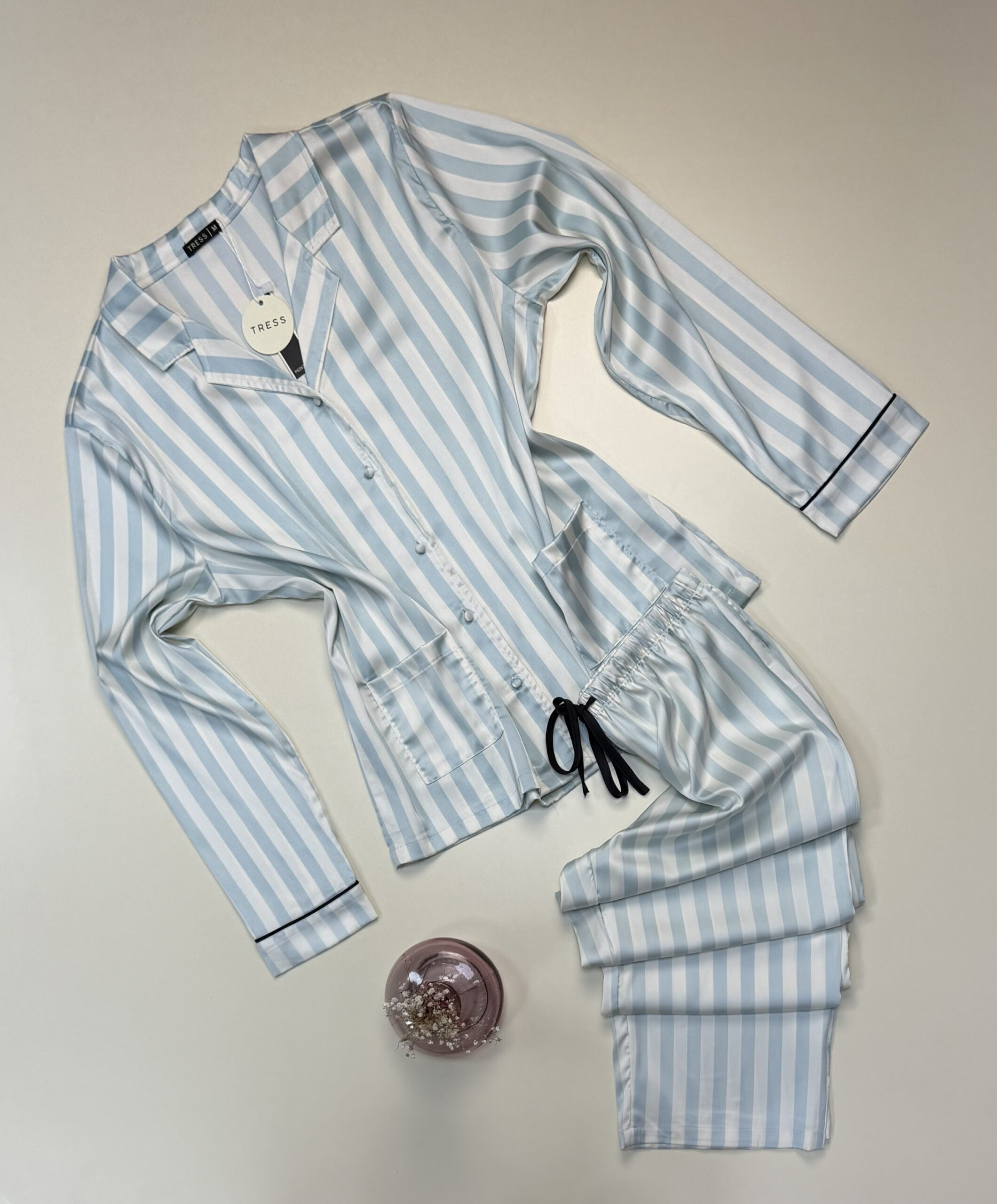 Pyjama boutonné en satin haut manche longue " Bleu à rayures " -TRESS-