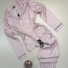 Pyjama boutonné en satin haut manche longue " Rose à rayures " -TRESS-