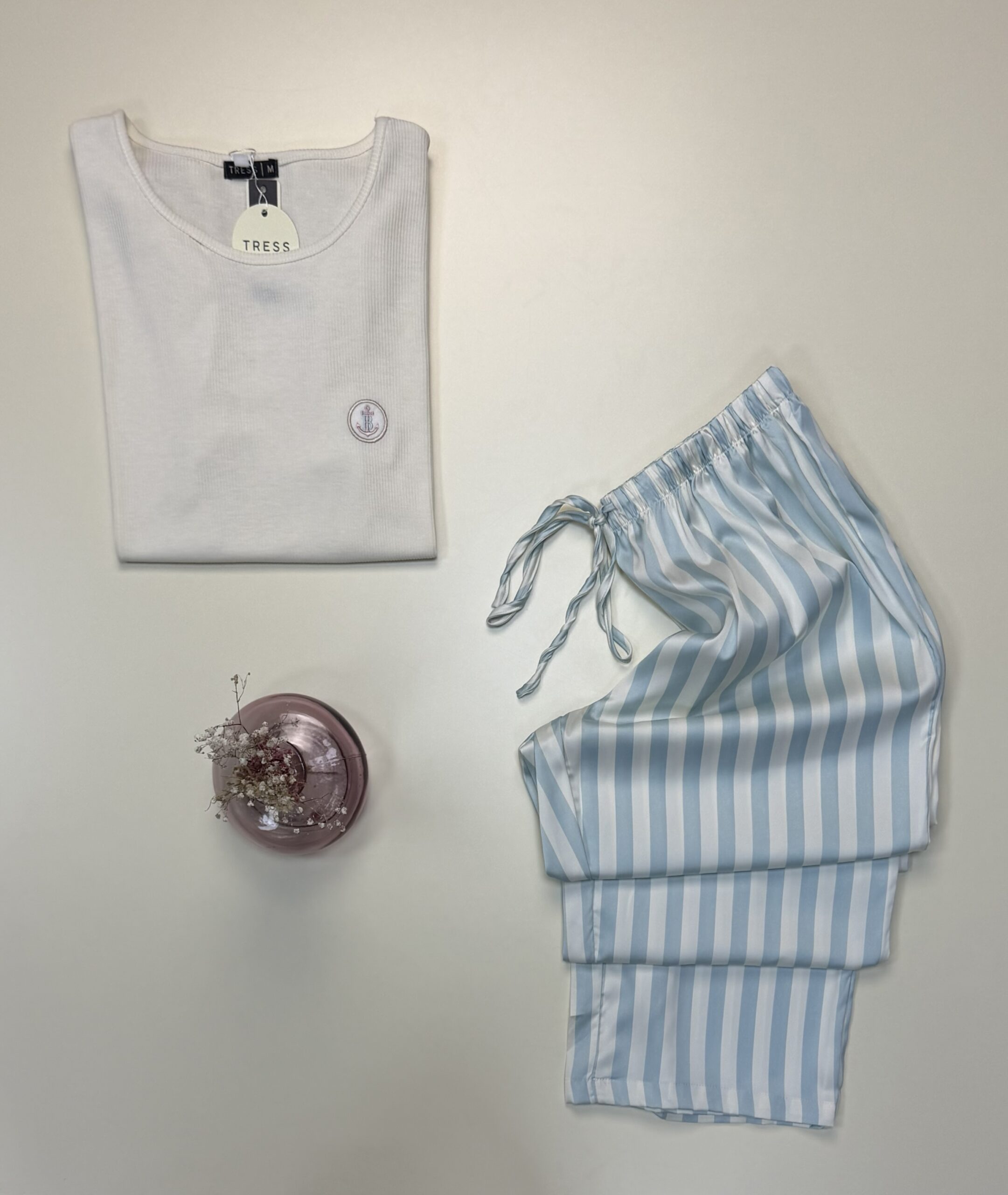 Pyjama haut demi manche pantalon en satin " Beige " – Image 2