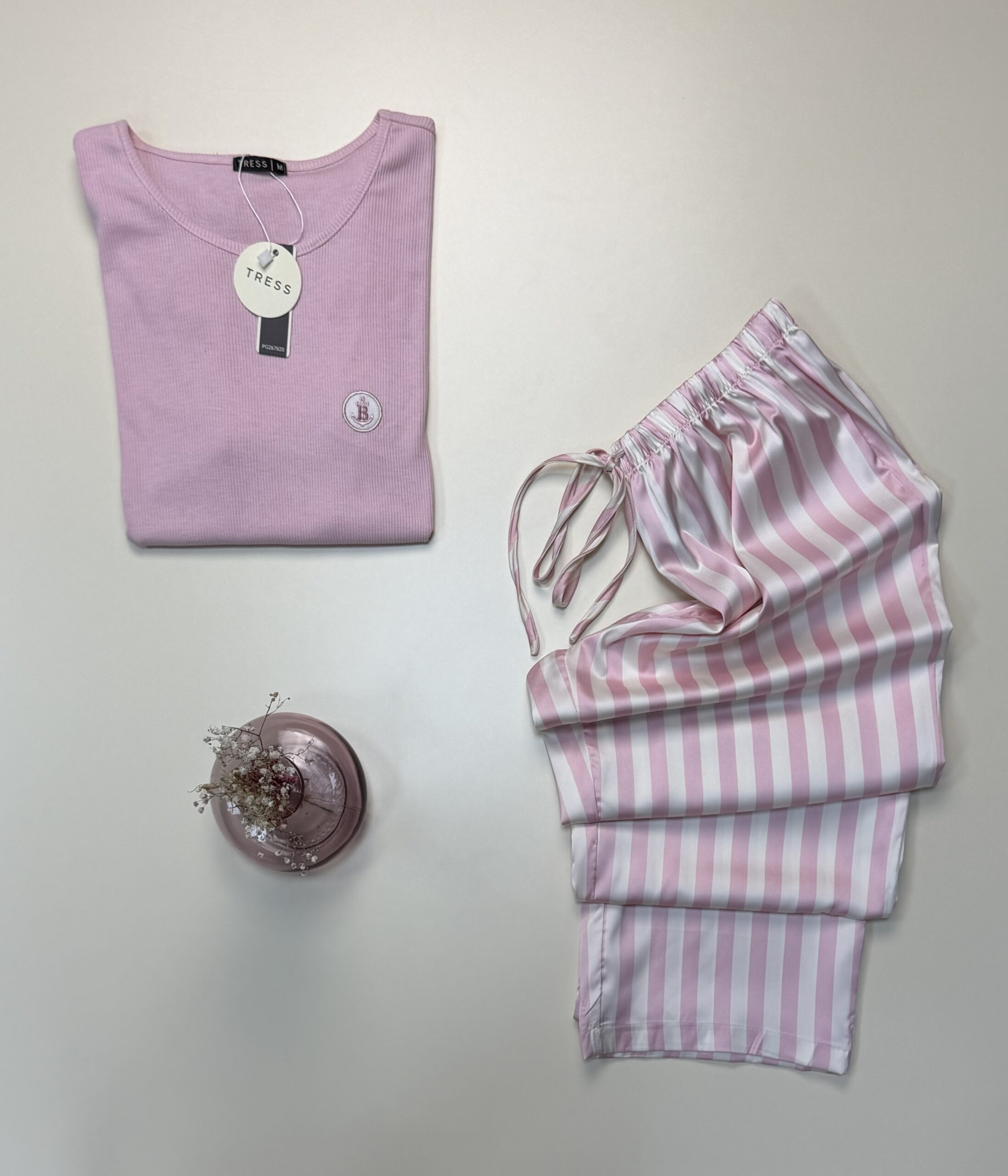 Pyjama haut demi manche pantalon en satin " Rose " – Image 2