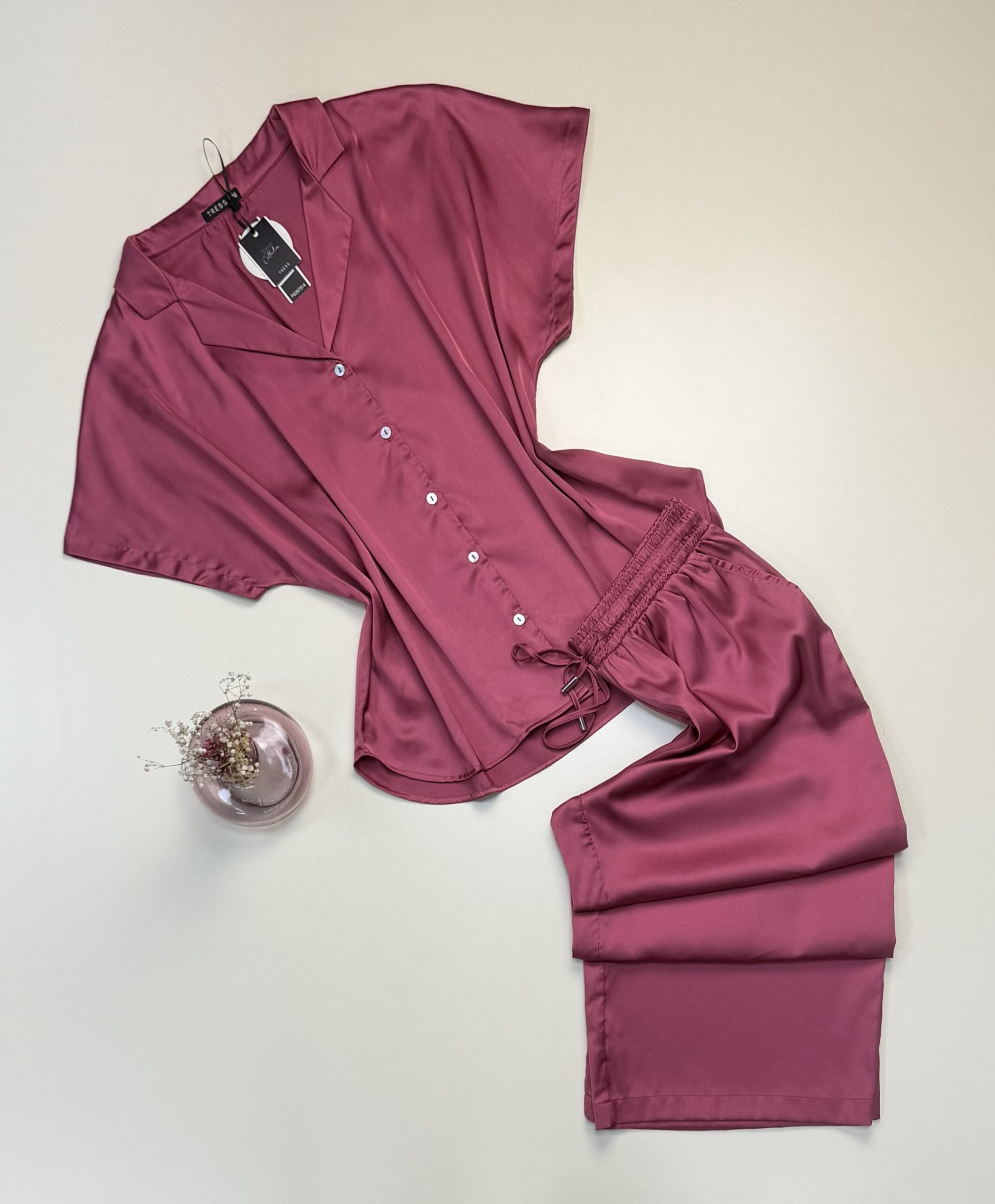 Pyjama boutonné en satin haut demi manche  » Bois de rose  » -TRESS-
