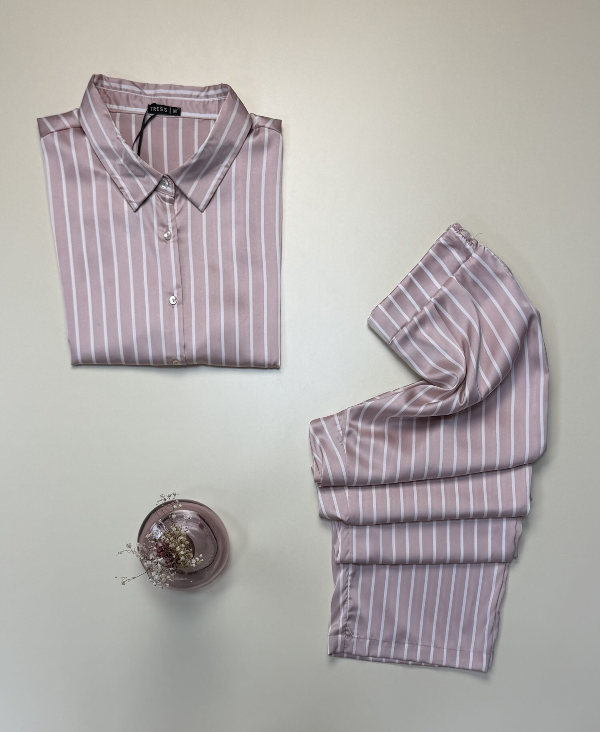 Pyjama boutonné en satin haut demi manche " Rose à rayures " -TRESS- – Image 2