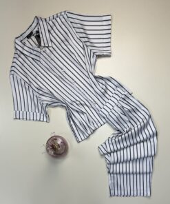 Pyjama boutonné en satin haut demi manche " Blanc à rayures " -TRESS-