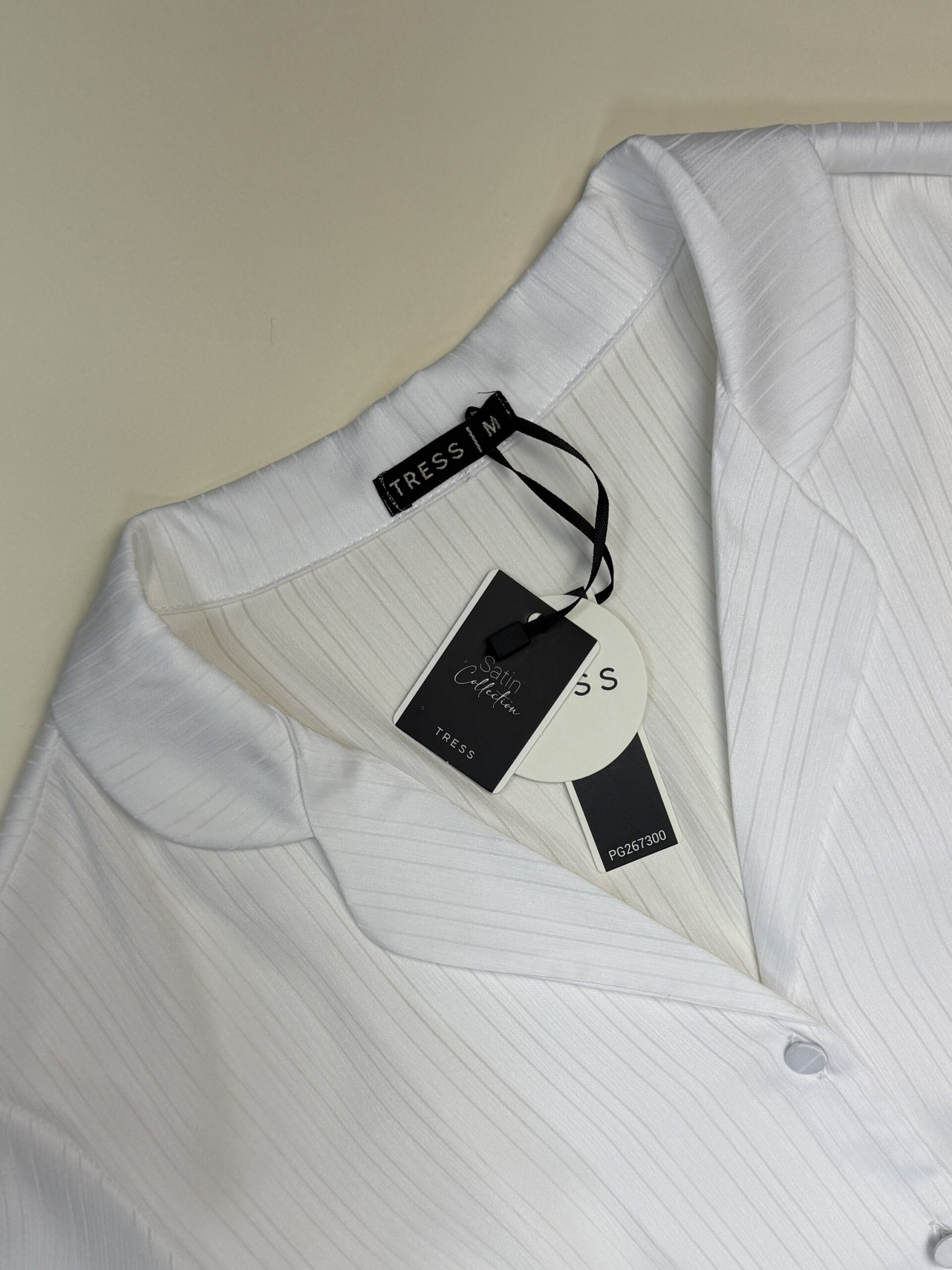 Pyjama boutonné en satin haut demi manche "Blanc" -TRESS- – Image 4