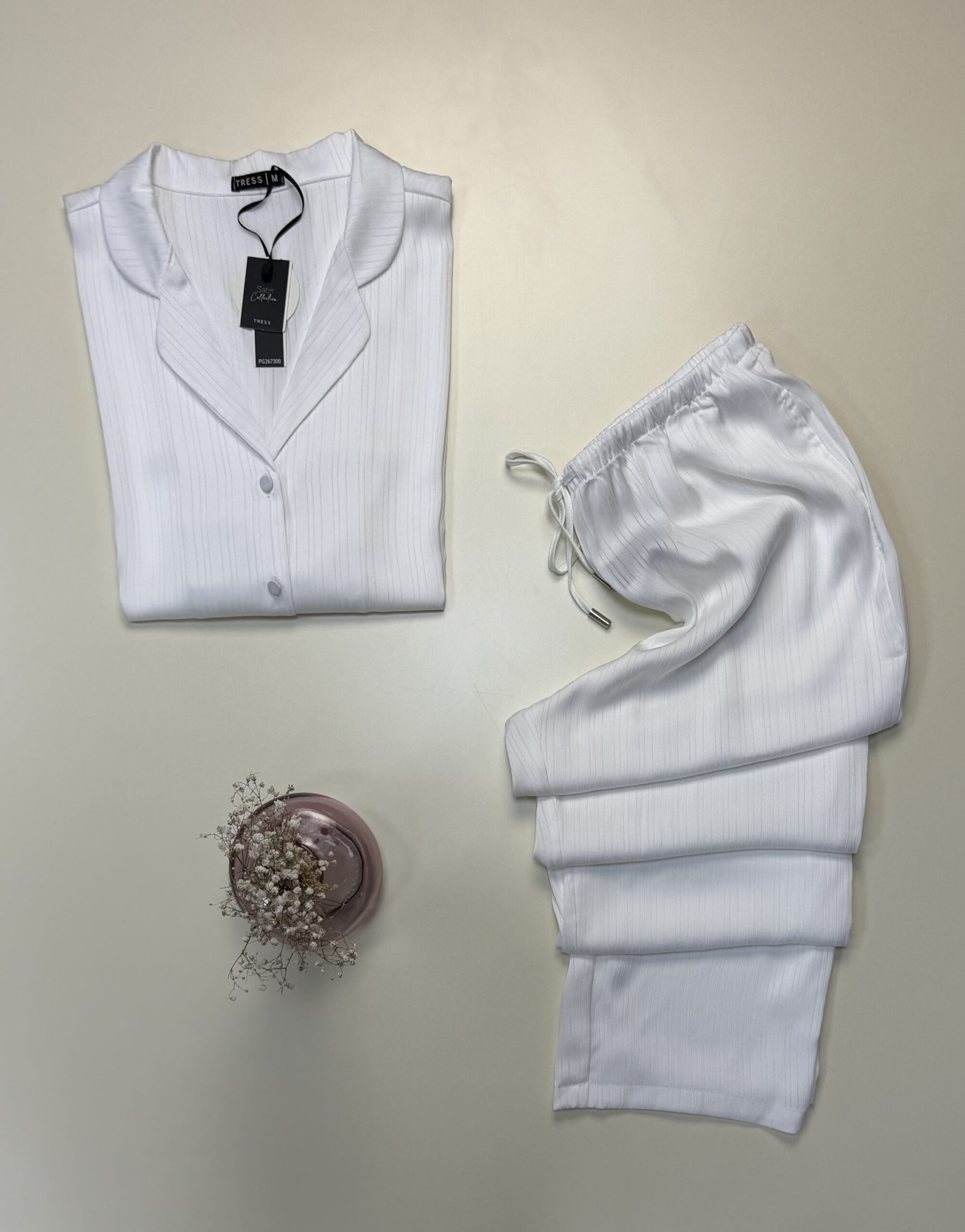 Pyjama boutonné en satin haut demi manche "Blanc" -TRESS- – Image 2