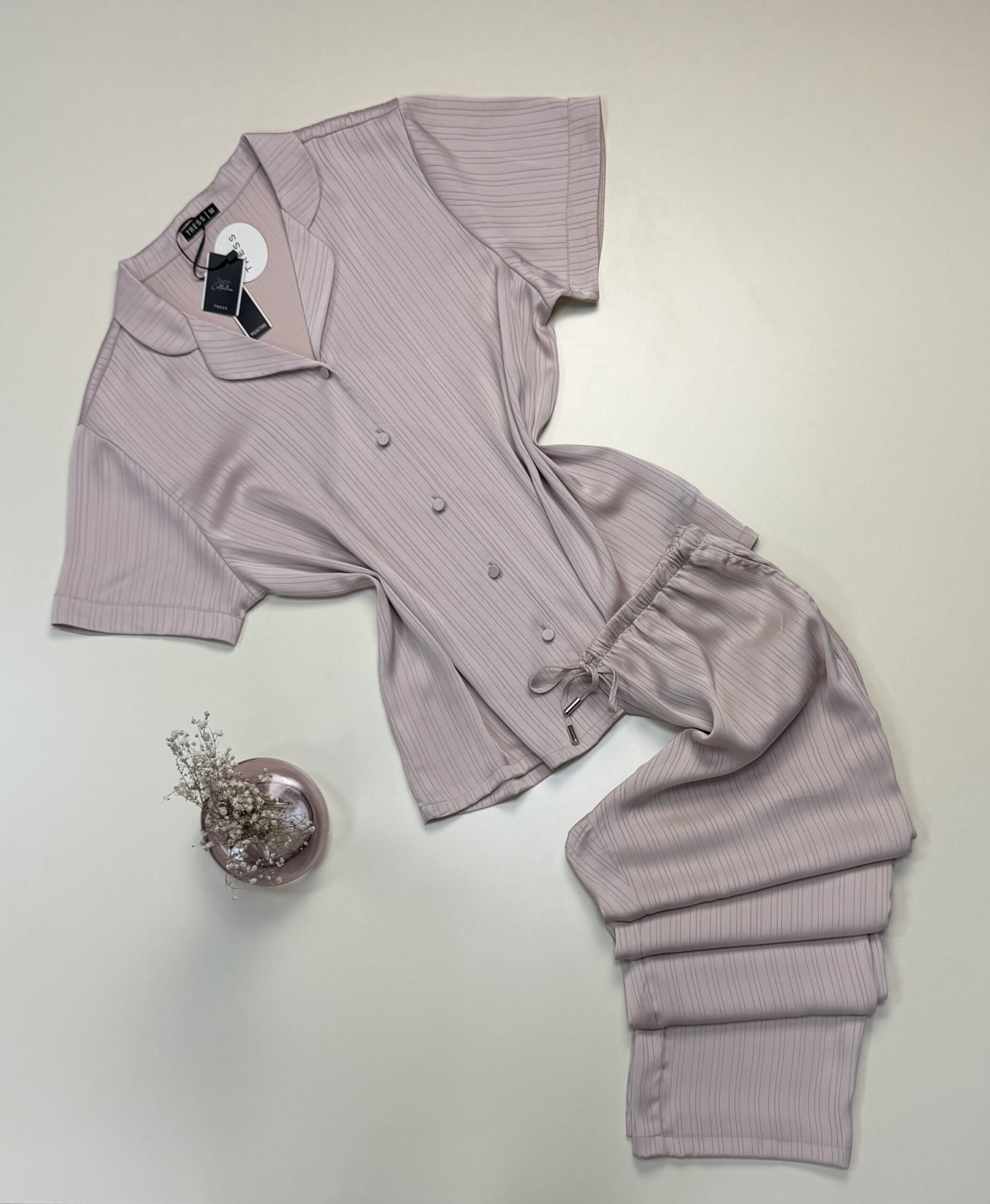 Pyjama boutonné en satin haut demi manche "Beige" -TRESS-