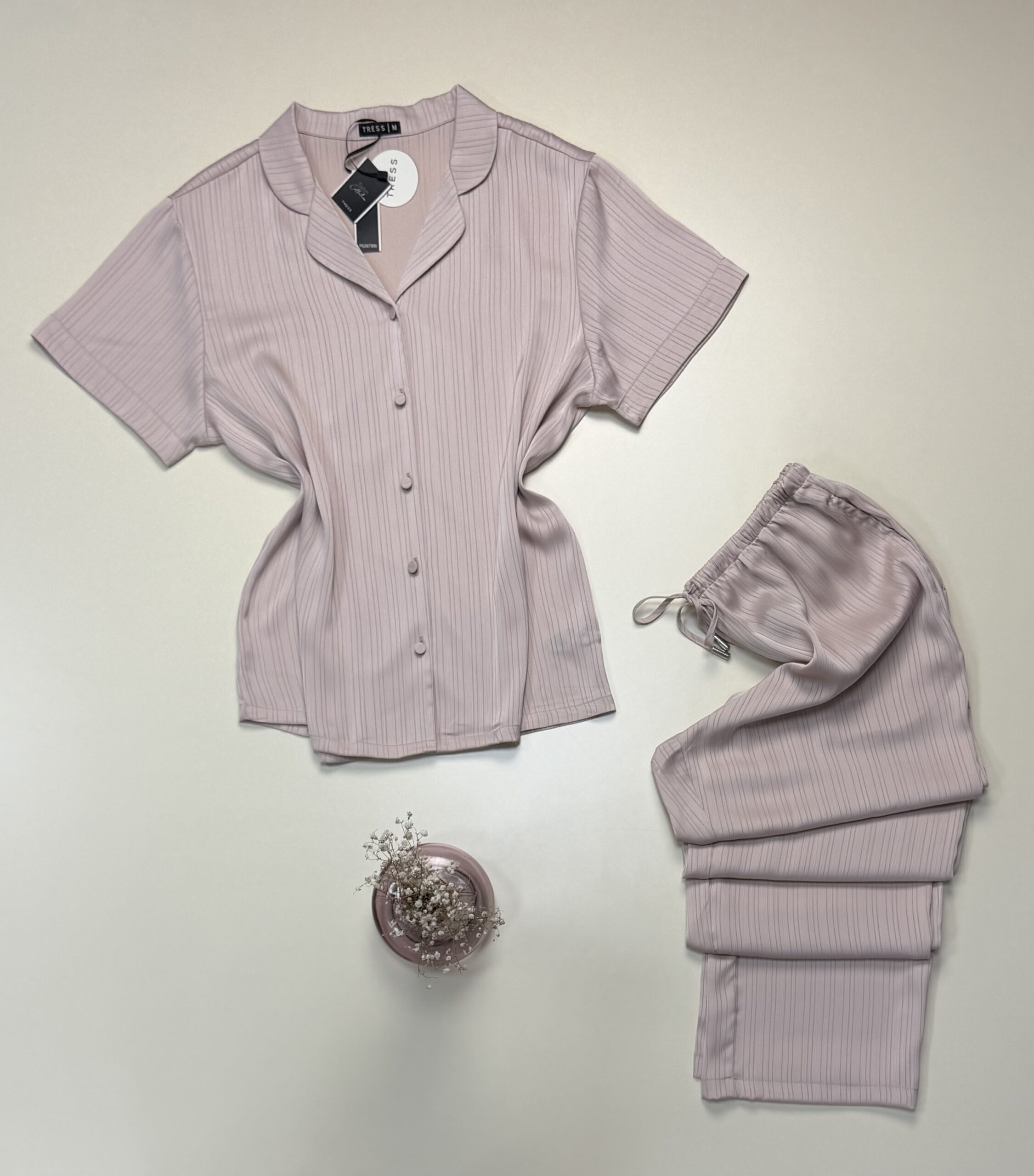 Pyjama boutonné en satin haut demi manche "Beige" -TRESS- – Image 2