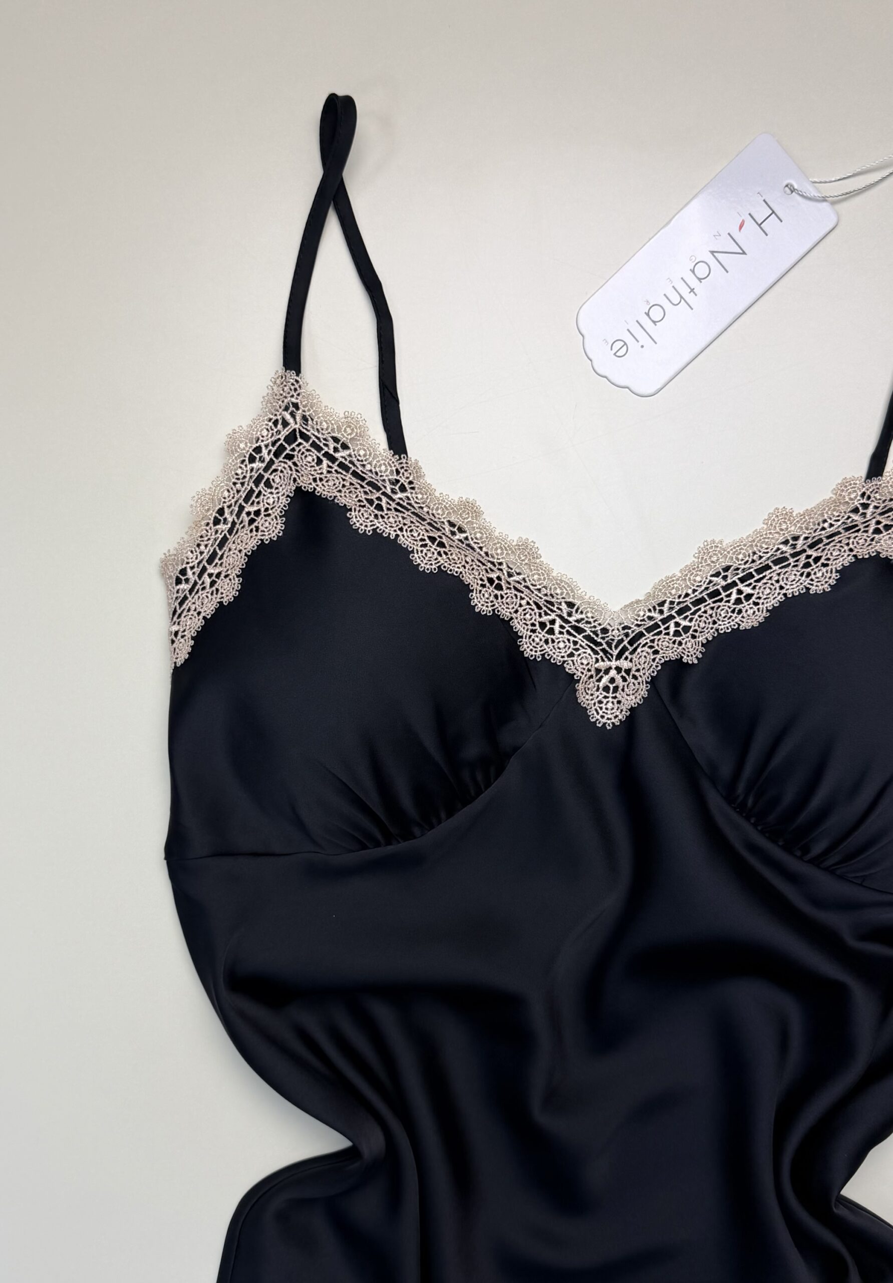 Short-bustier en satin " Noir " – Image 3
