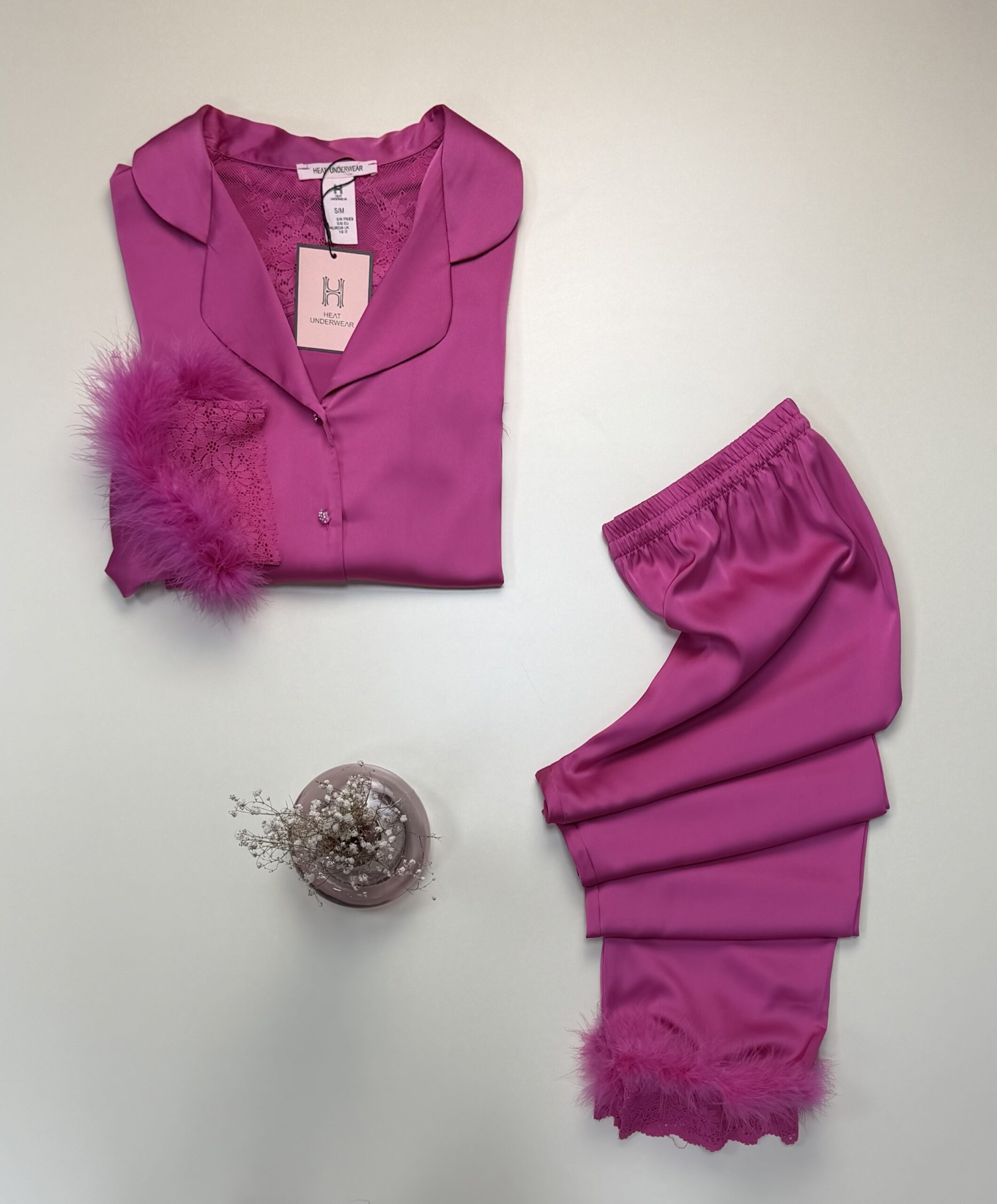 Pyjama manche longue boutonné en satin " Fushia " – Image 3