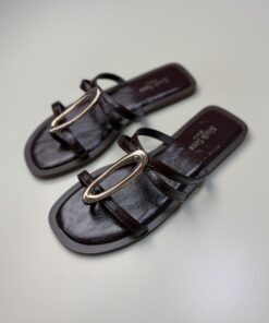 Alternative view of Mule " Brown "