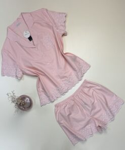 Alternative view of Pyjama short haut demi manche boutonné 100% Coton " Rose " avec broderie