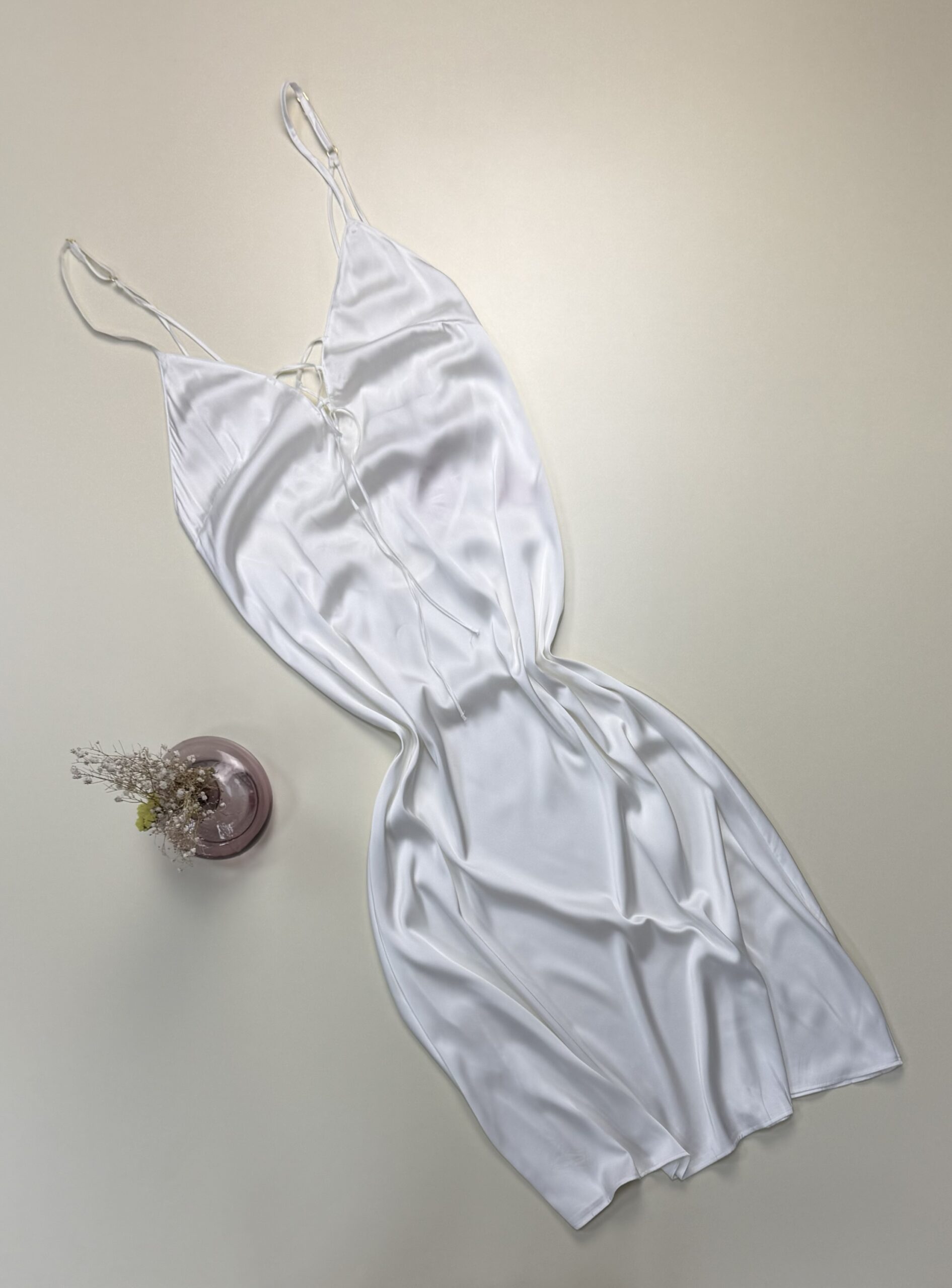 Nuisette longue en satin H  » Blanche « 