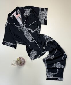 Pyjama boutonné en satin demi manche "Noir" -H-
