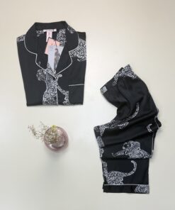 Alternative view of Pyjama boutonné en satin demi manche "Noir" -H-
