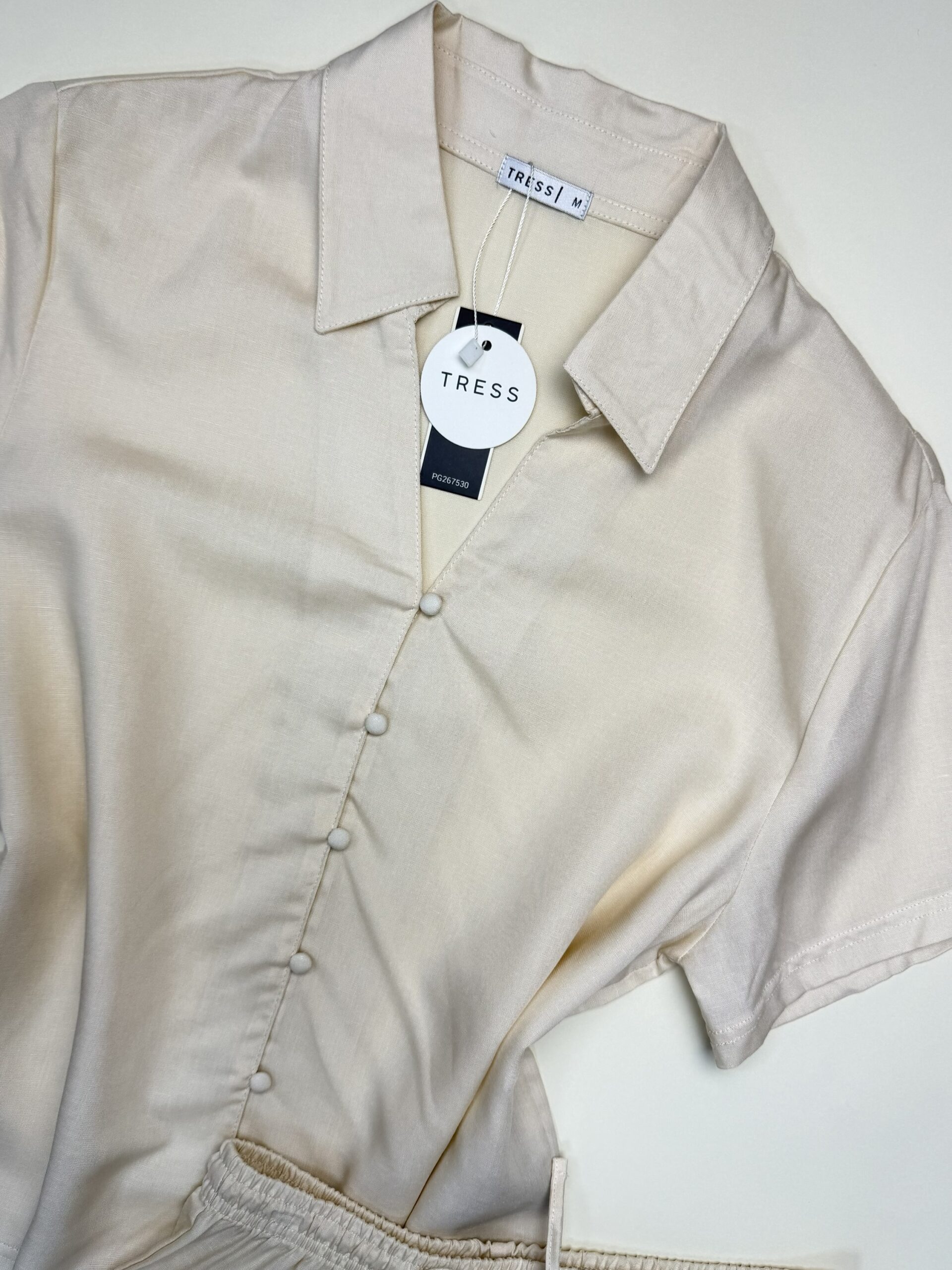 Pyjama short haut demi manche boutonné en lin Tress " Beige " – Image 3