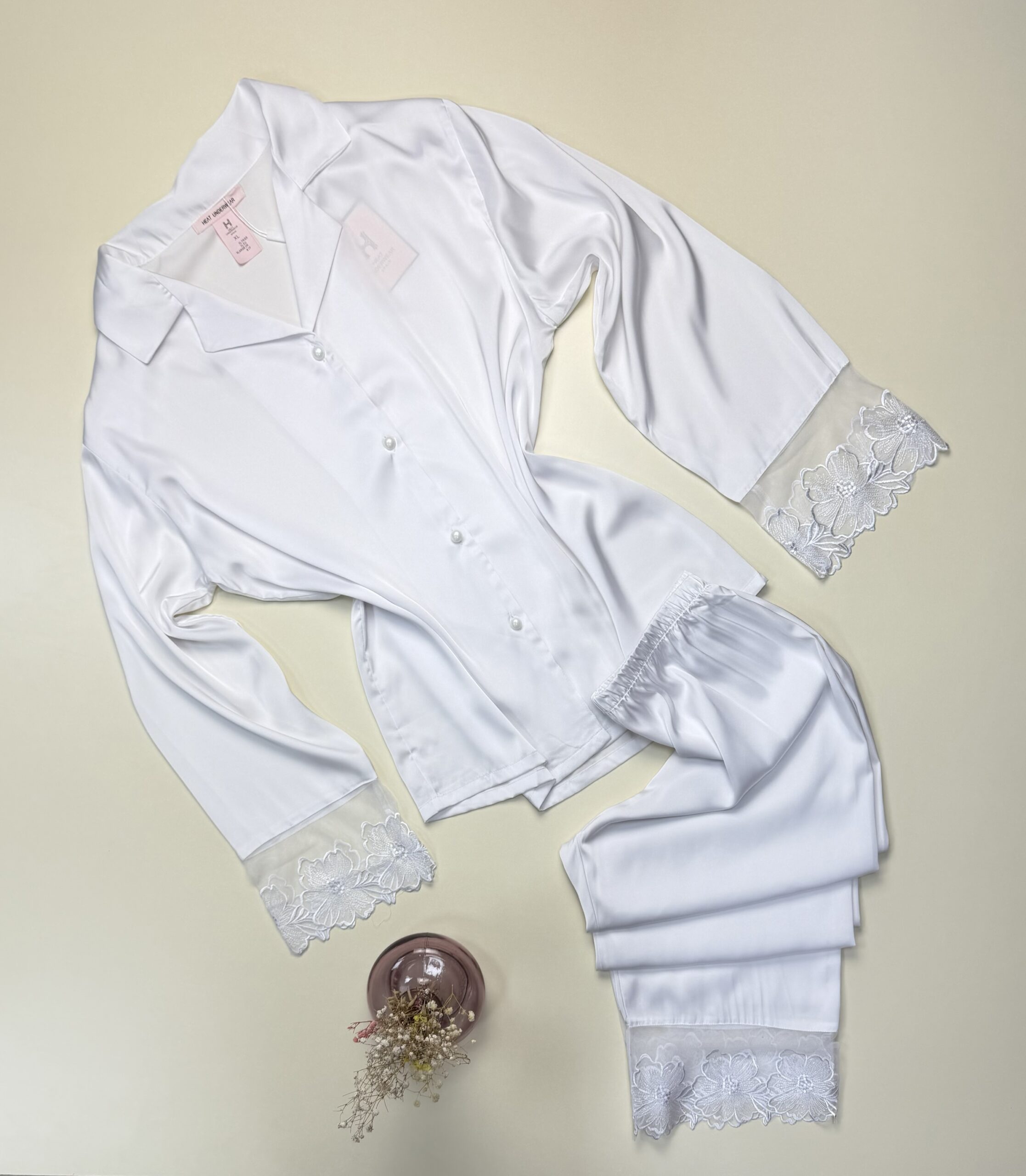 Pyjama boutonné en satin dentelle "Blanc"
