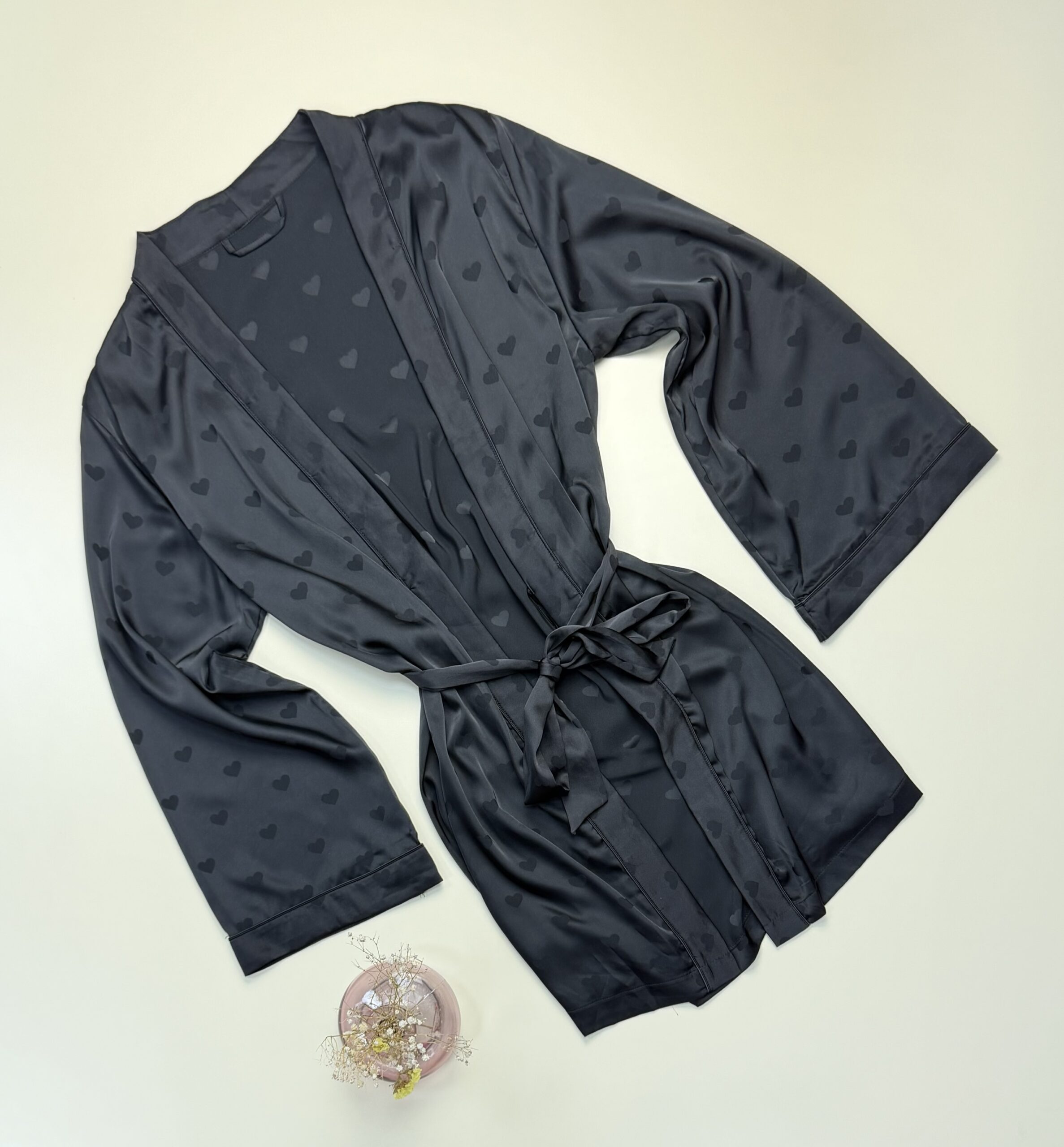 Peignoir en satin à motif « cœur noir » -Newyorker-