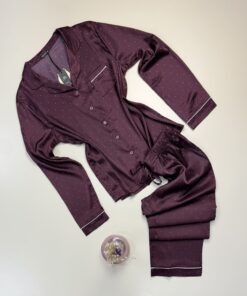 Pyjama boutonné en satin manche longue " Aubergine " -TRESS-