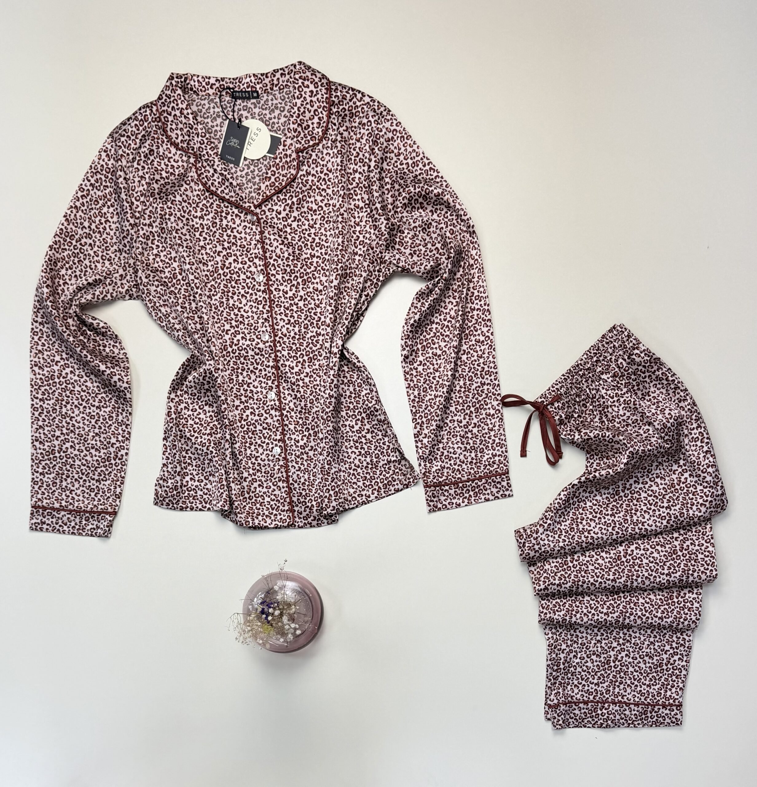 Pyjama boutonné en satin manche longue " Leopard rose " -TRESS- – Image 3