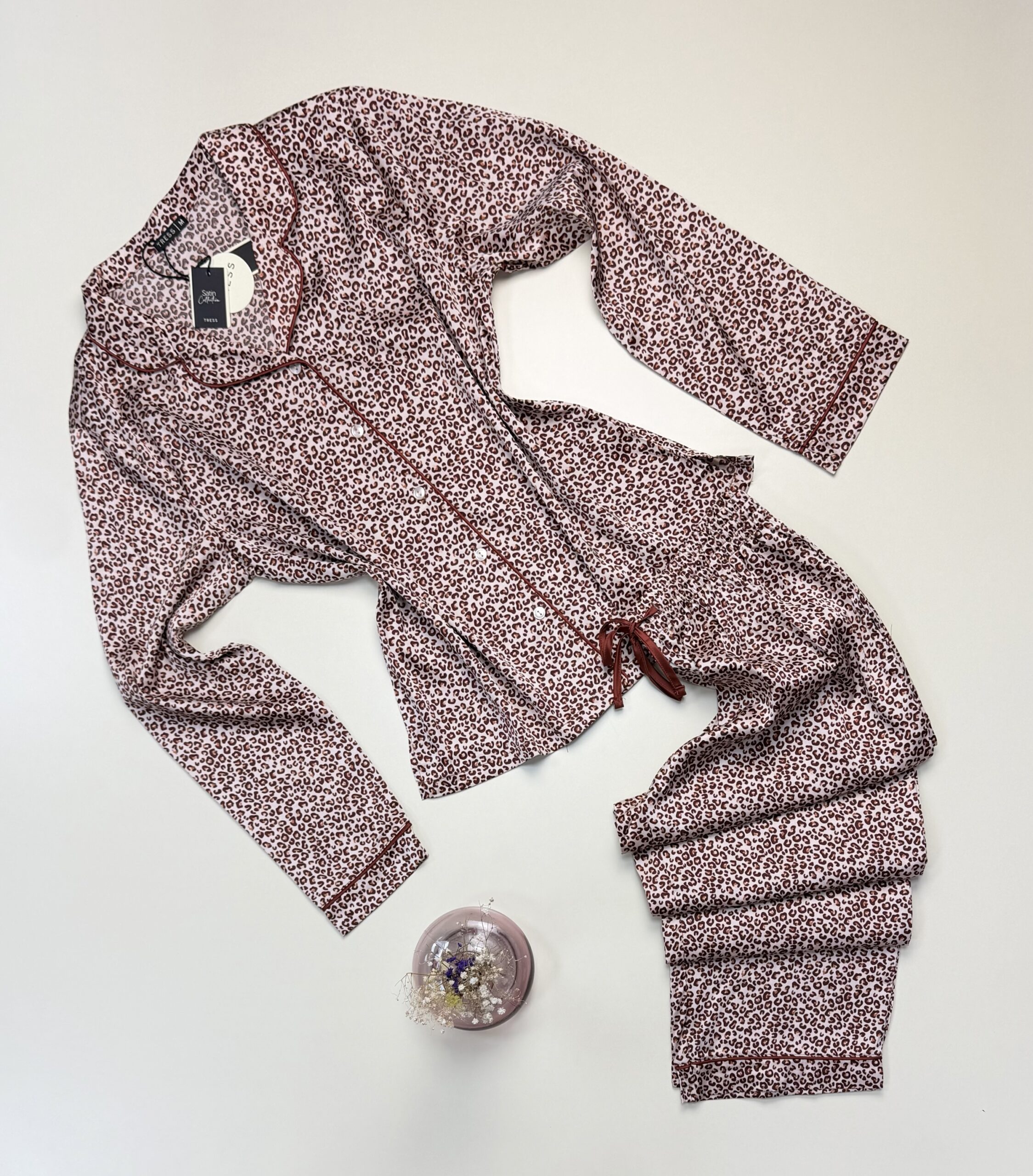 Pyjama boutonné en satin manche longue " Leopard rose " -TRESS-