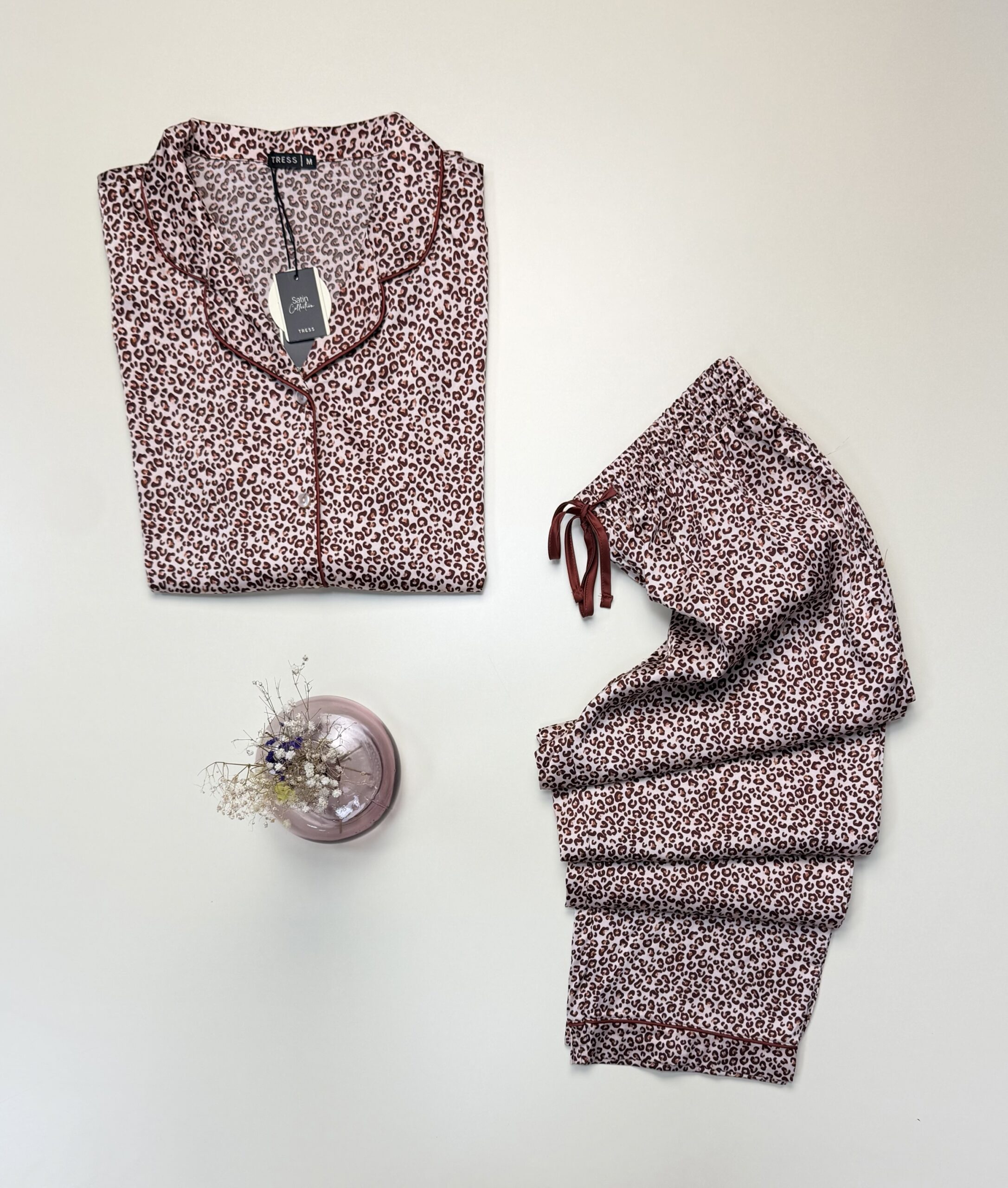 Pyjama boutonné en satin manche longue " Leopard rose " -TRESS- – Image 2