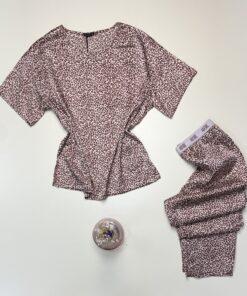 Alternative view of Pyjama haut demi manche en satin "Leopard rose" -TRESS-