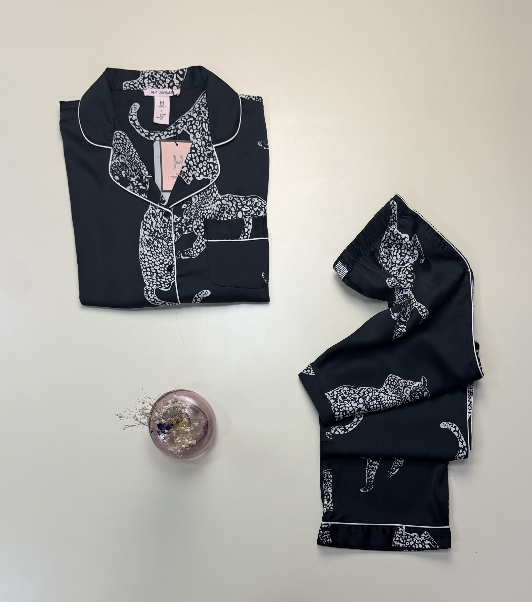 Pyjama boutonné en satin manche longue " Noir " -H- – Image 2