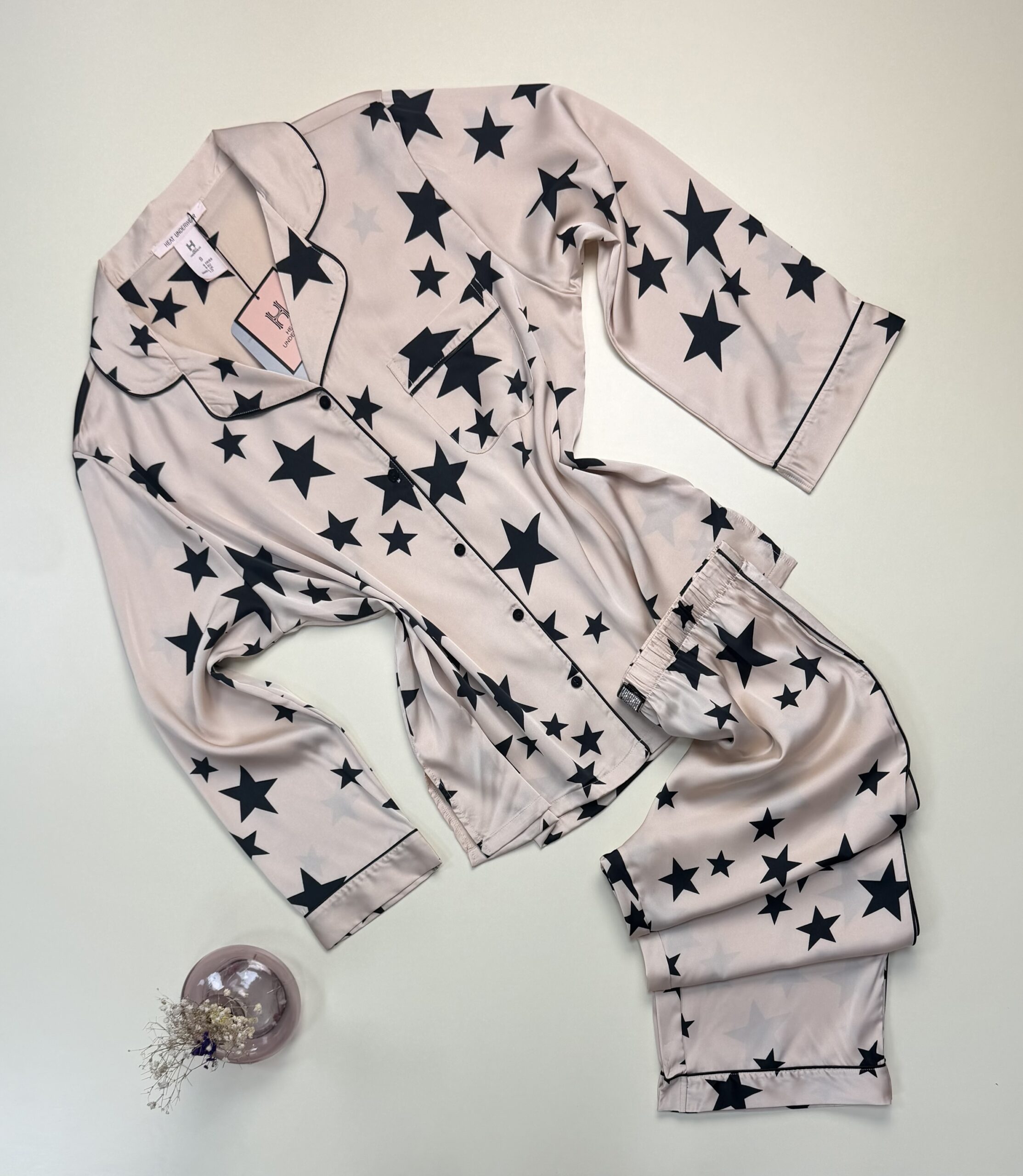 Pyjama boutonné en satin manche longue " Beige " -H-