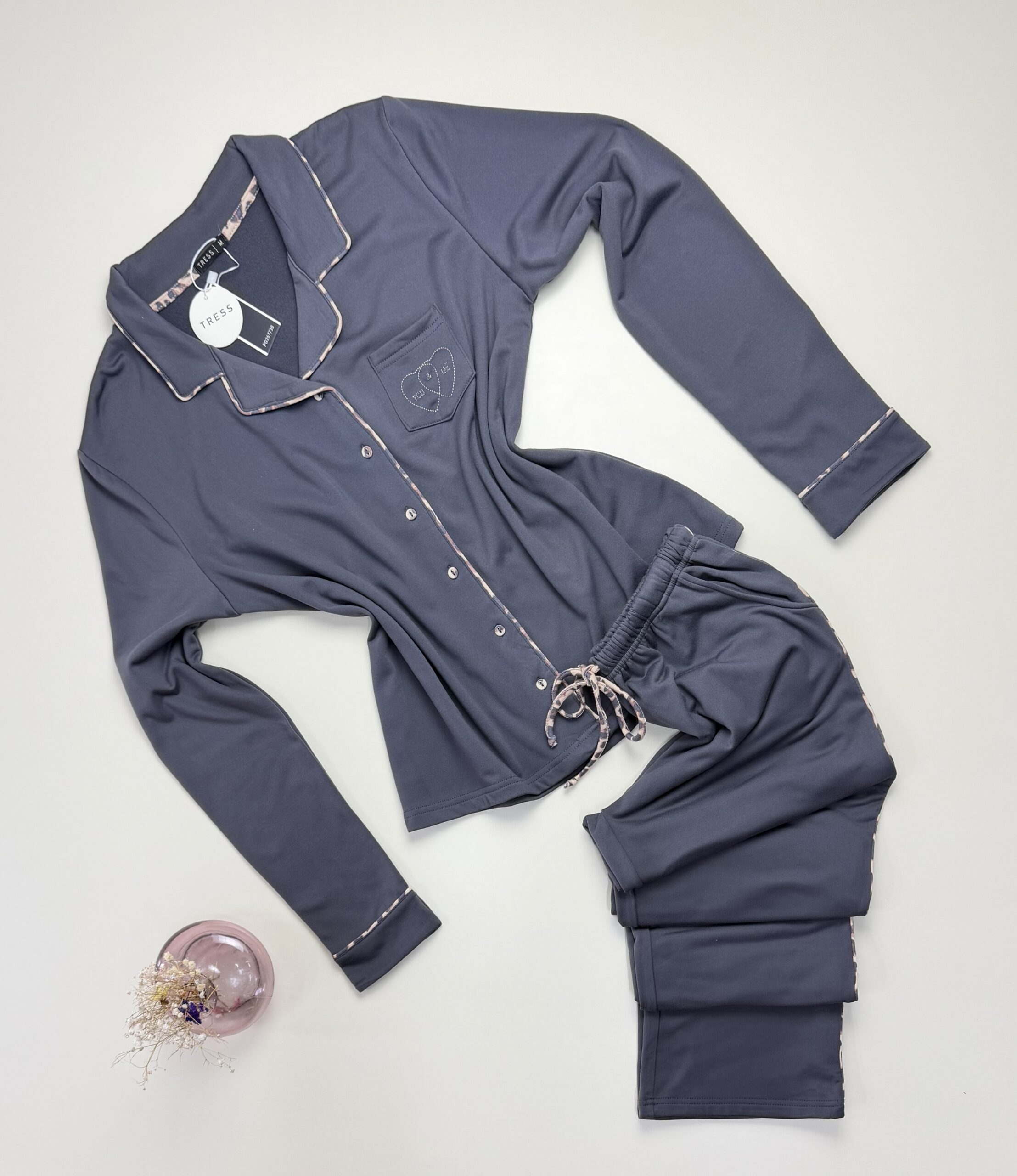 Pyjama boutonné haut manche longue " Motifs léopard gris "