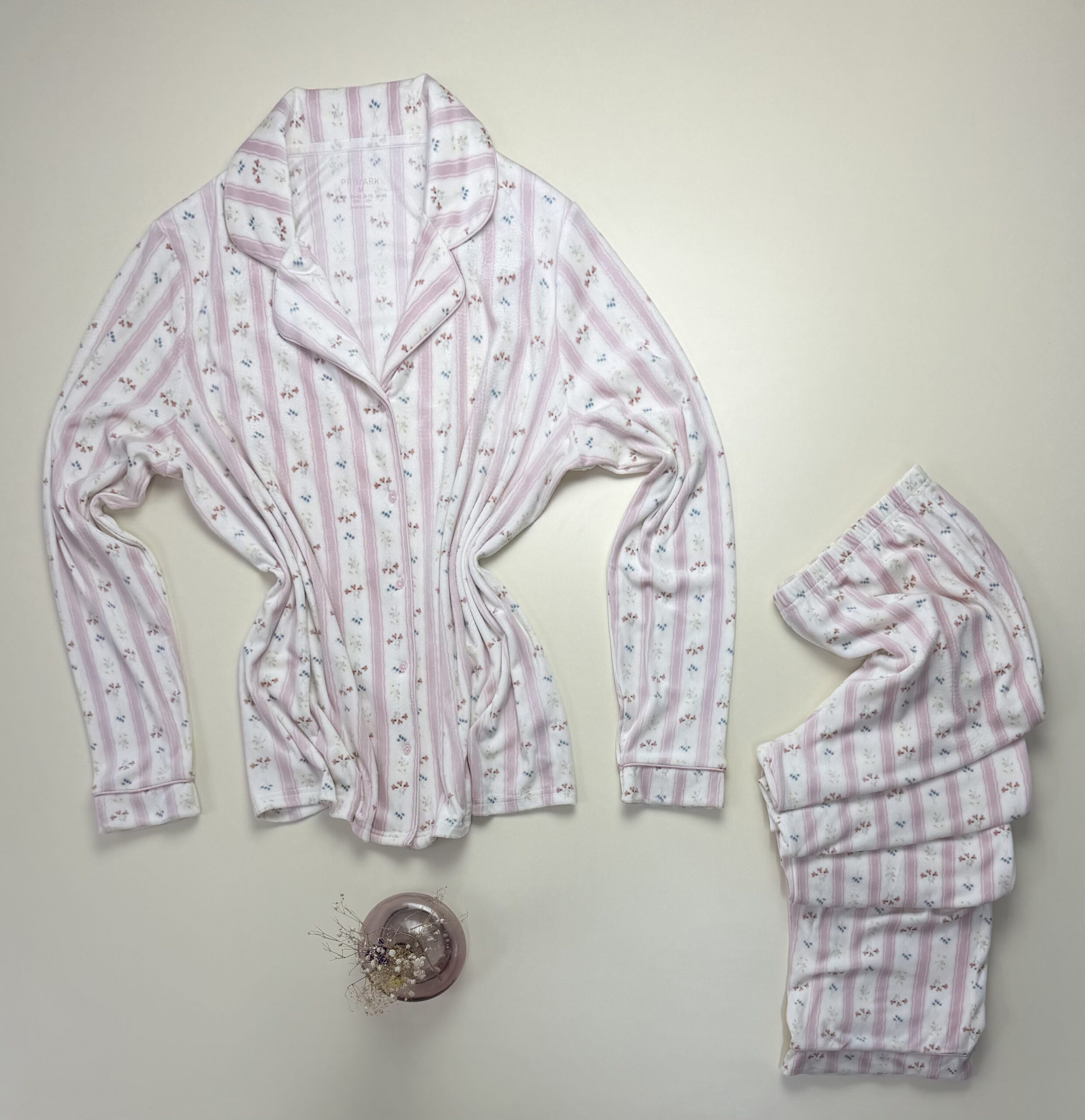 Pyjama boutonné Primark en velours " à fleurs "