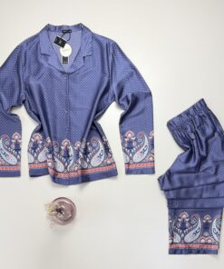 Pyjama boutonné en satin "Bleu" -TRESS- – Image 3