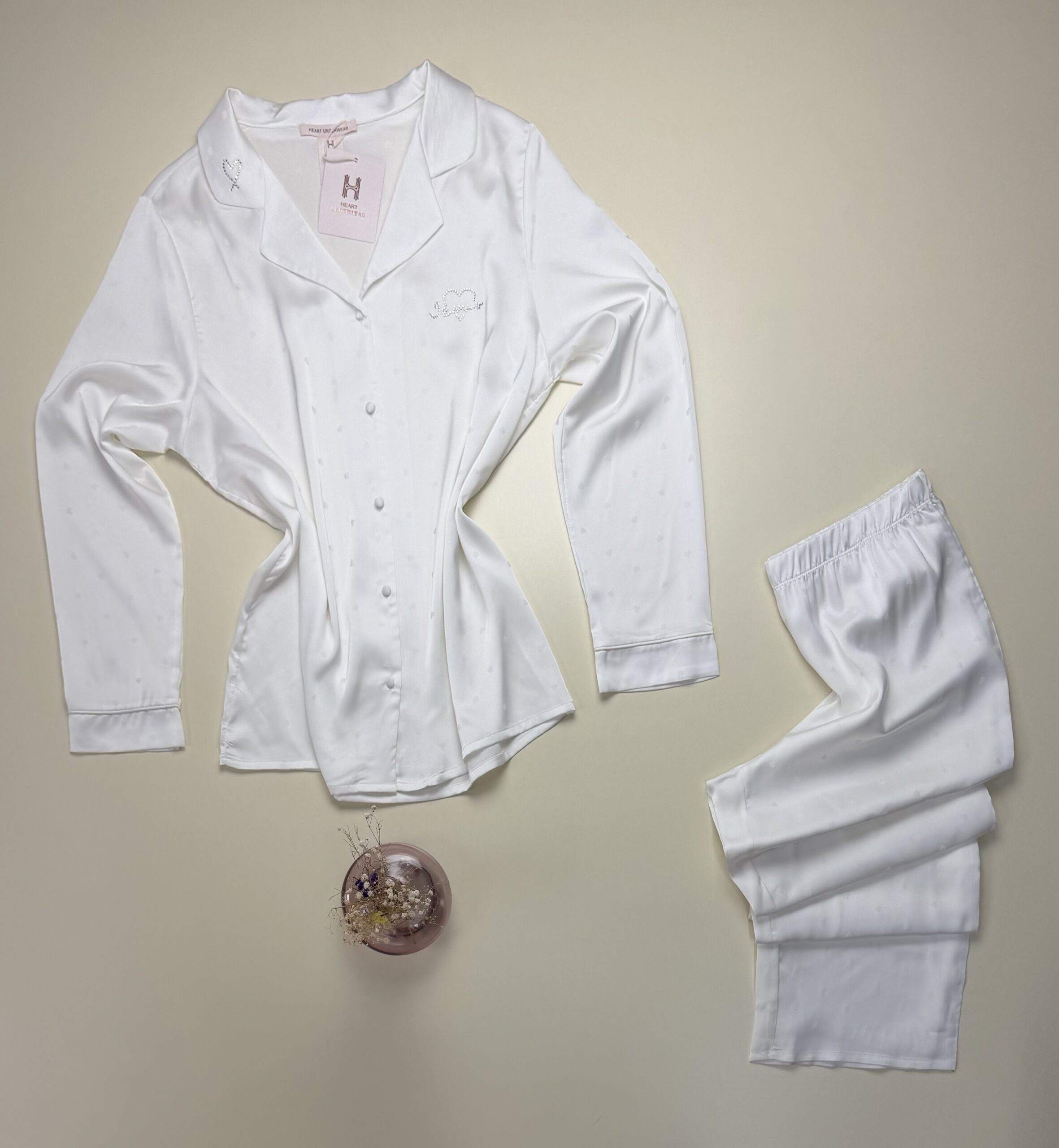 Pyjama boutonné en satin à motif cœur " Blanc" -H- – Image 3