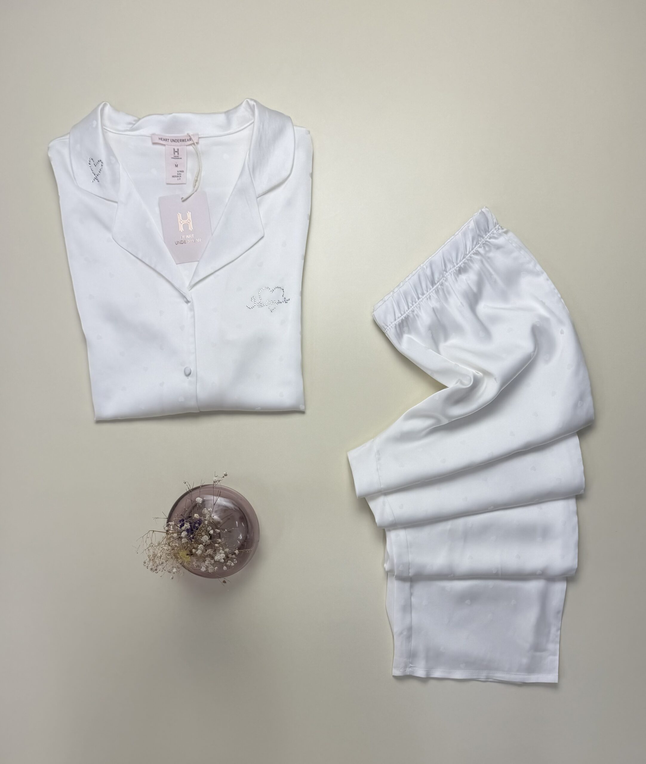 Pyjama boutonné en satin à motif cœur " Blanc" -H- – Image 2