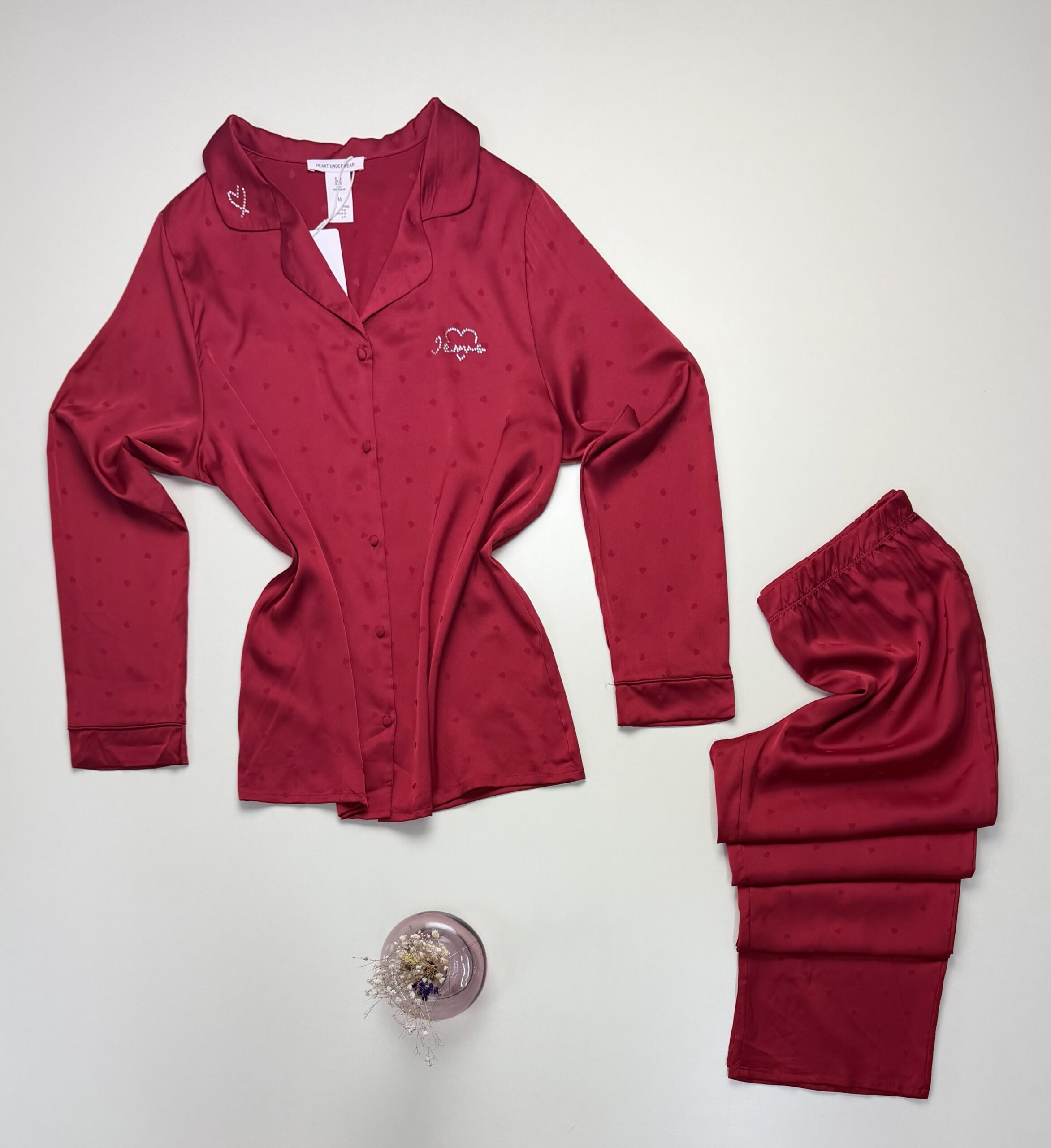Pyjama boutonné en satin à motif cœur " Rouge " -H- – Image 2