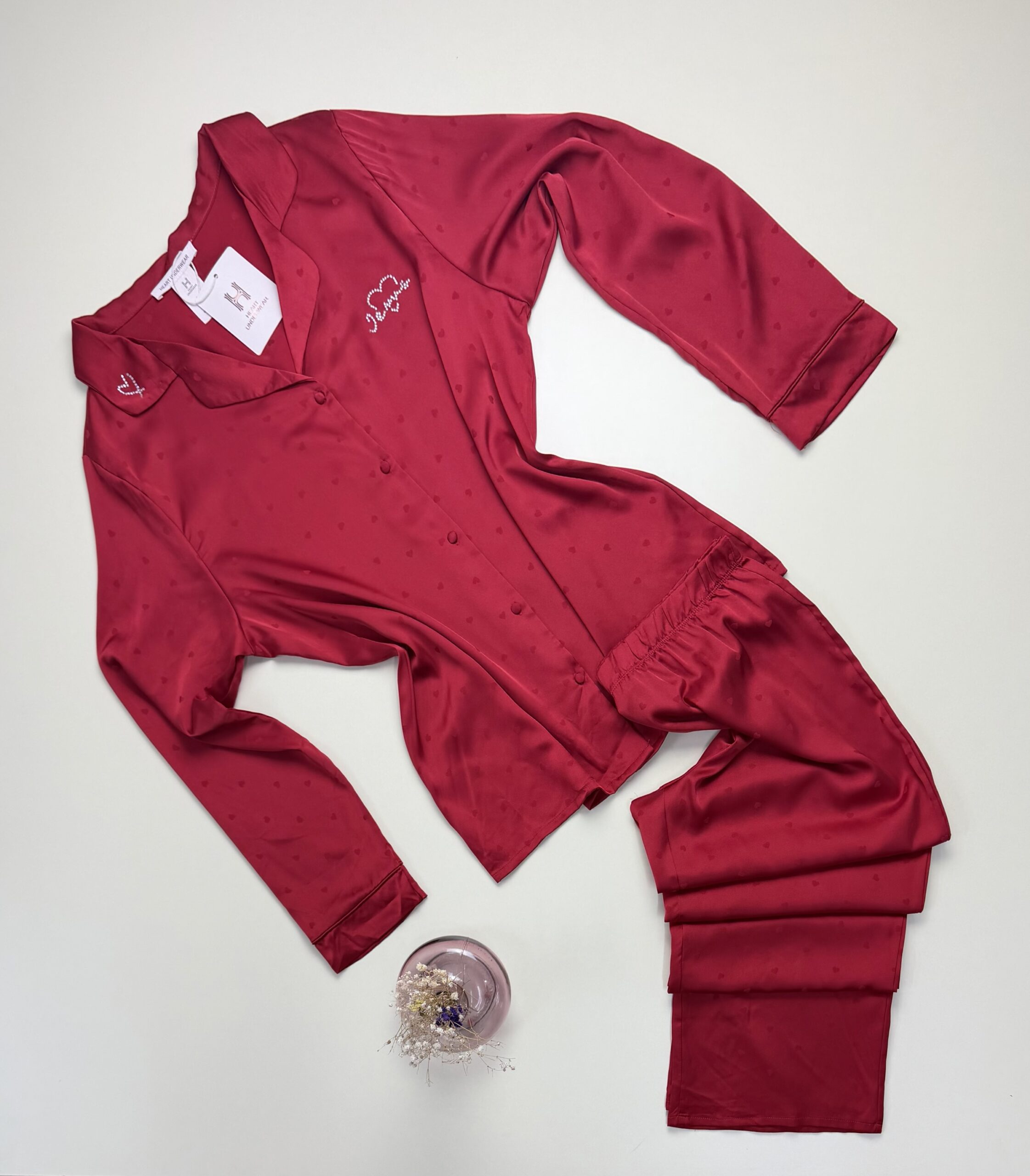 Pyjama boutonné en satin à motif cœur " Rouge " -H-